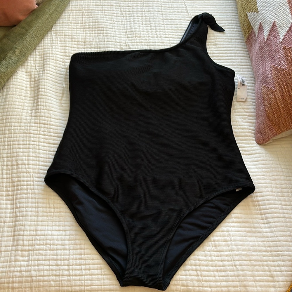 Old Navy Ribbed One-Shoulder Bathingsuit